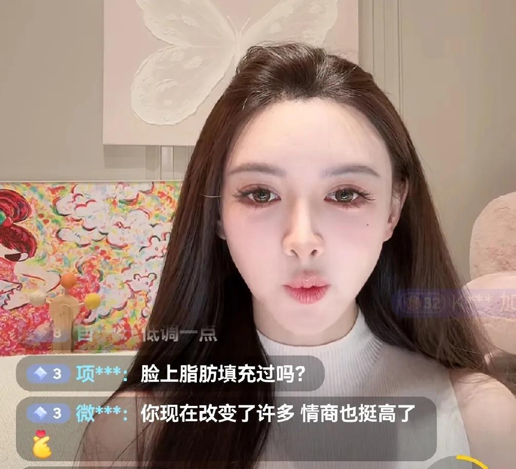 黄晓明女朋友叶珂被人问她为什么又开直播了？
叶珂回答：“因为要赚钱呀！我希望所有