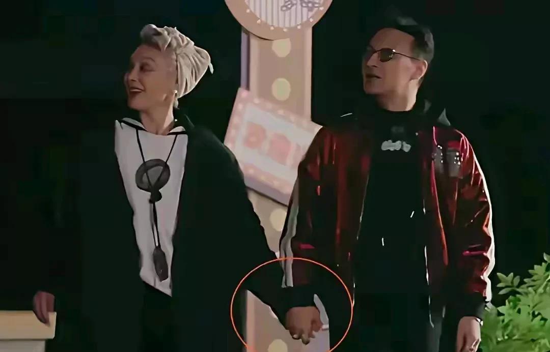 真不愧是汪峰老师，找不到老婆的单身狗交点学费去学学汪峰老师吧！不得不承认女人就吃