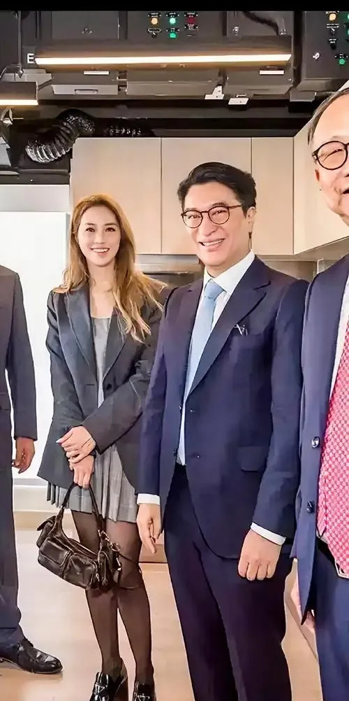徐子淇妈妈教育有方











你敢信？一个13岁女孩竟把孕妇逼上绝路