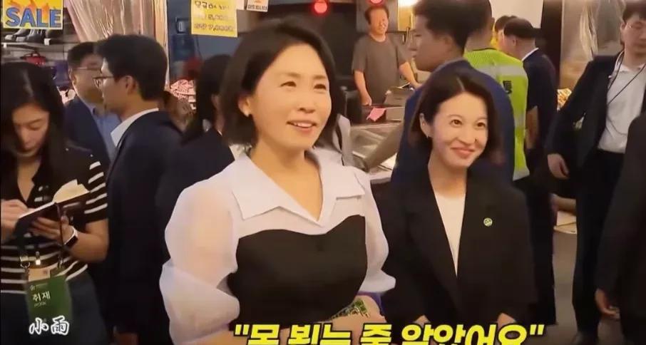 李在明身边有两位备受关注的女性，她们不仅与李在明关系密切，更是当前韩国人气极高的