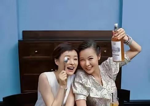单身的吴越和柯蓝凑在一块，就替她们俩担心一件事！如果她们俩需要异性跟她们一起玩俄