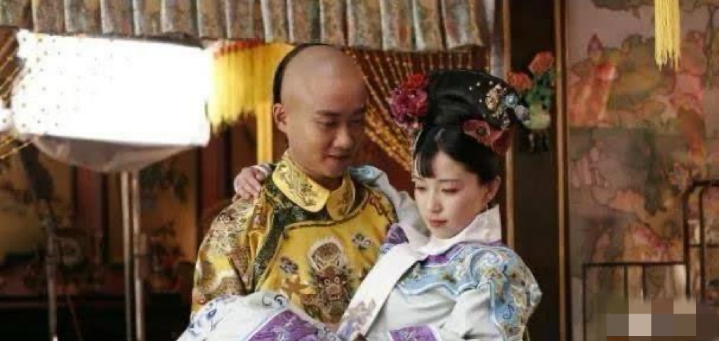公元 1825 年，43 岁的道光帝，竟将年仅 12 岁的表妹博尔济吉特氏纳入后