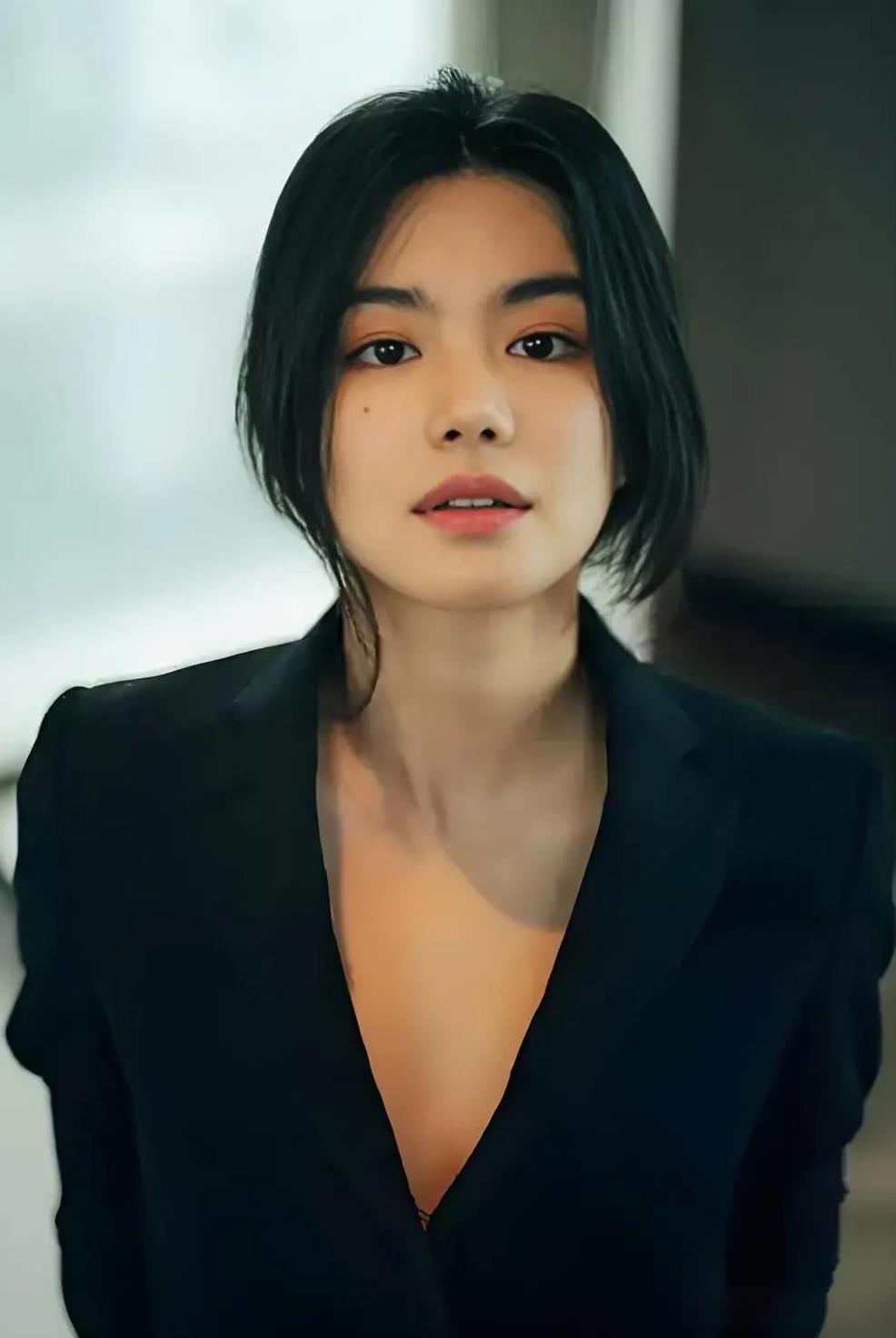 马英子，
之所以能活下来，
不是她多智慧，也不是多勇敢，而是她真的很幸运，在最后