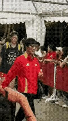 希望李盈莹能有时间安心养伤，祝李盈莹早日康复！