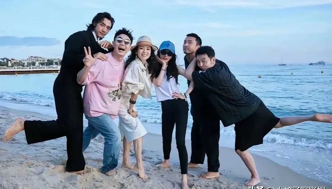 赵丽颖太不合群了，《酱园弄》几大主演经常一起玩，赵丽颖却从不参入其中。

要