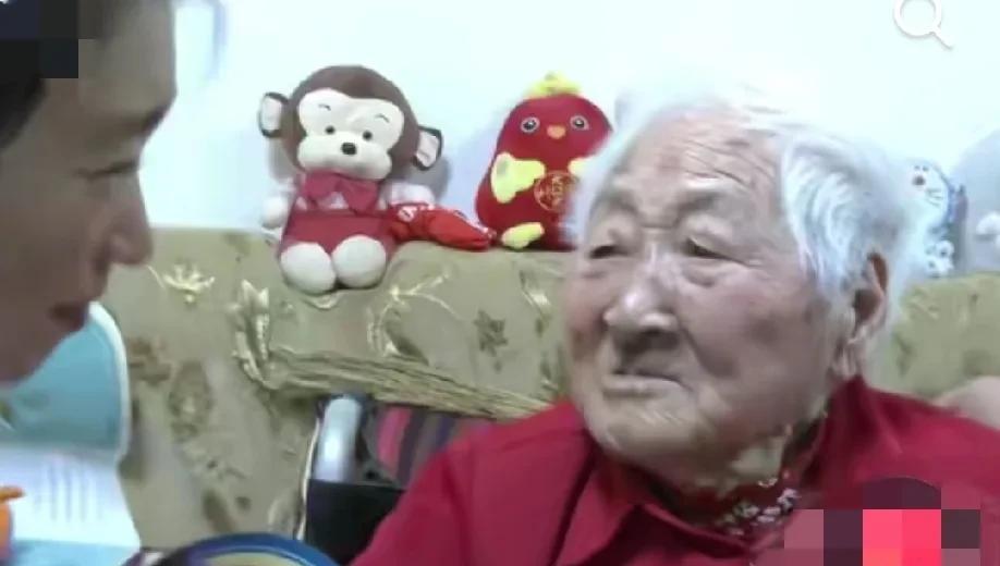 河南郑州一69岁儿媳问婆婆：“俺俩吵架了，你向着谁？”104岁婆婆直接说：“向着