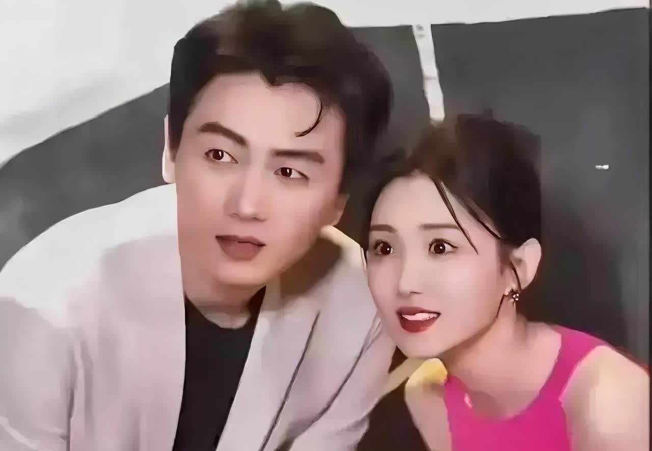 陈晓和毛晓彤
是绝对不可能在一起的，
因为我们都忽略了一个细节，陈翔是陈晓结