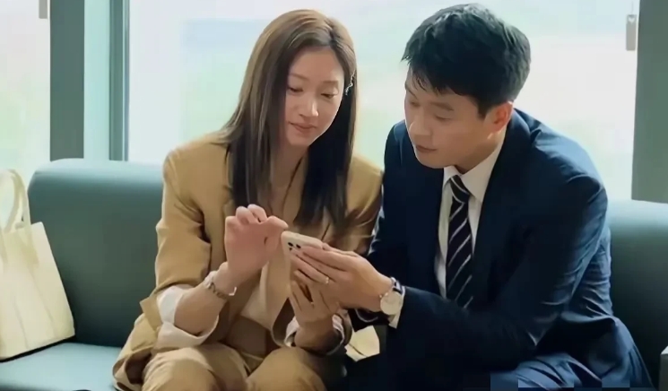 爱到最后全凭良心，杨幂都说了“男人都那样”。
就算他是佟大为，吃了防腐剂，不也照