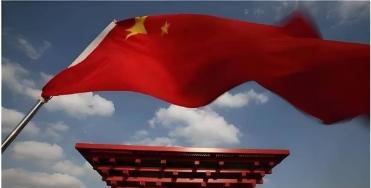 经此关税一战，我很庆幸自己活在中国！能生活在这儿，我心里特别踏实。外面世界乱糟糟