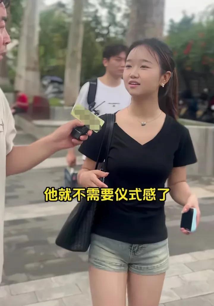 记者问女孩：父亲节送礼物有必要吗？女孩：我觉得没有必要。



面对这个看似简单