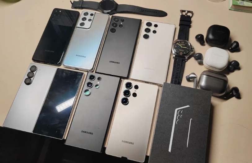 这才是三星的忠实用户，最近几代三星旗舰一代都没错过，全买了
全是S系列，从S20