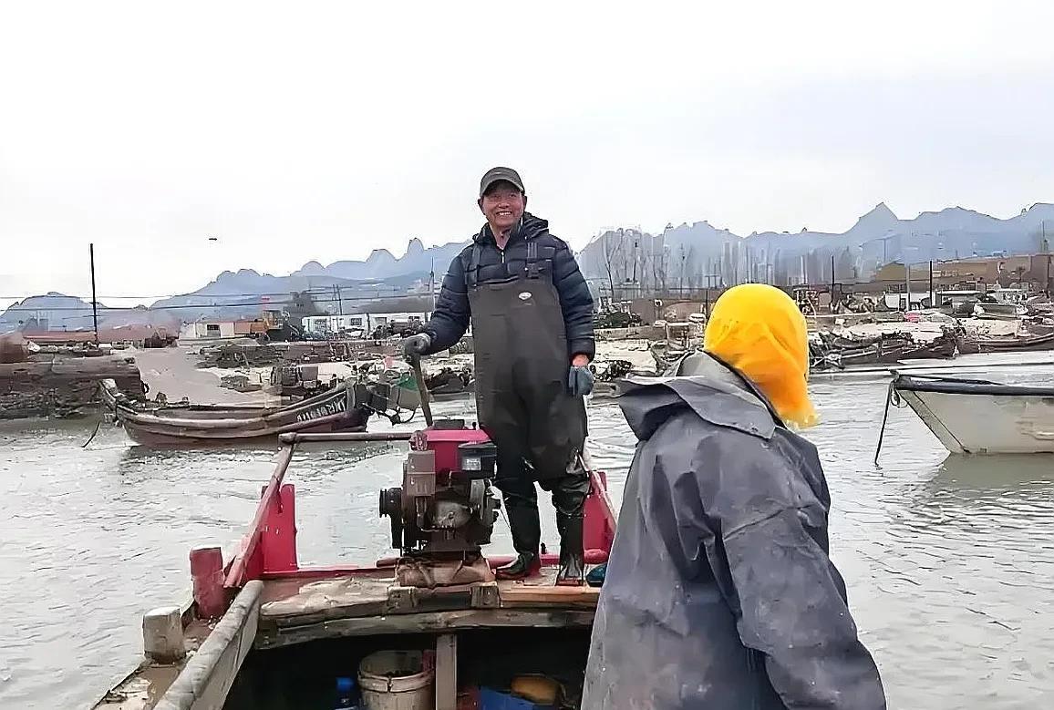 [微风]当年不值钱的“玩意”！
     记得本人当兵的时候，在山东龙口海域猫训
