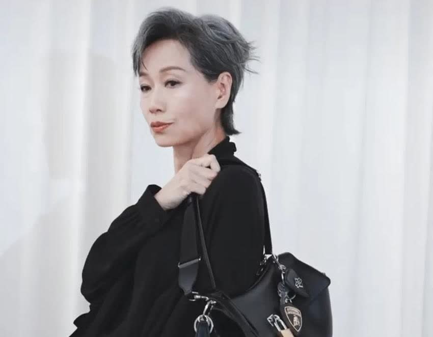 叶童这个人喷不了哈，要颜值有颜值，要演技有演技，要人品有人品，要人格魅力有人格魅