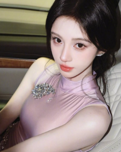 两位压根就不认识，甚至都没见过面，况且那个时候Justin在韩国，还是未成年，这