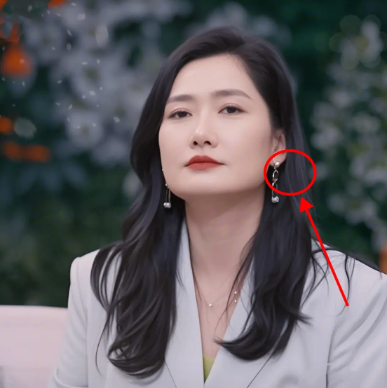 玲花现在混的没有以前好了！
她说：后悔当初和曾毅五五开了。

因为那个曾经的“保