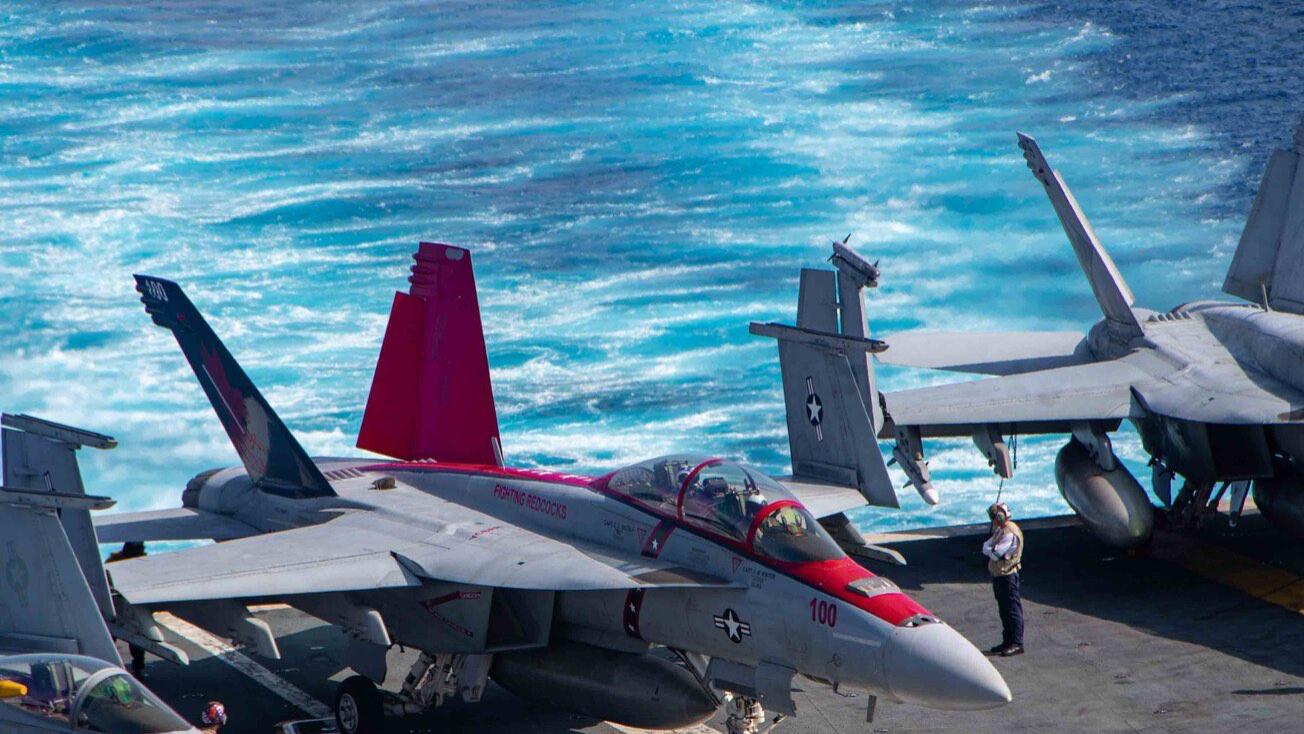 秀完肌肉，美军机坠毁南海，中方发航行警告，部分海域禁航50小时