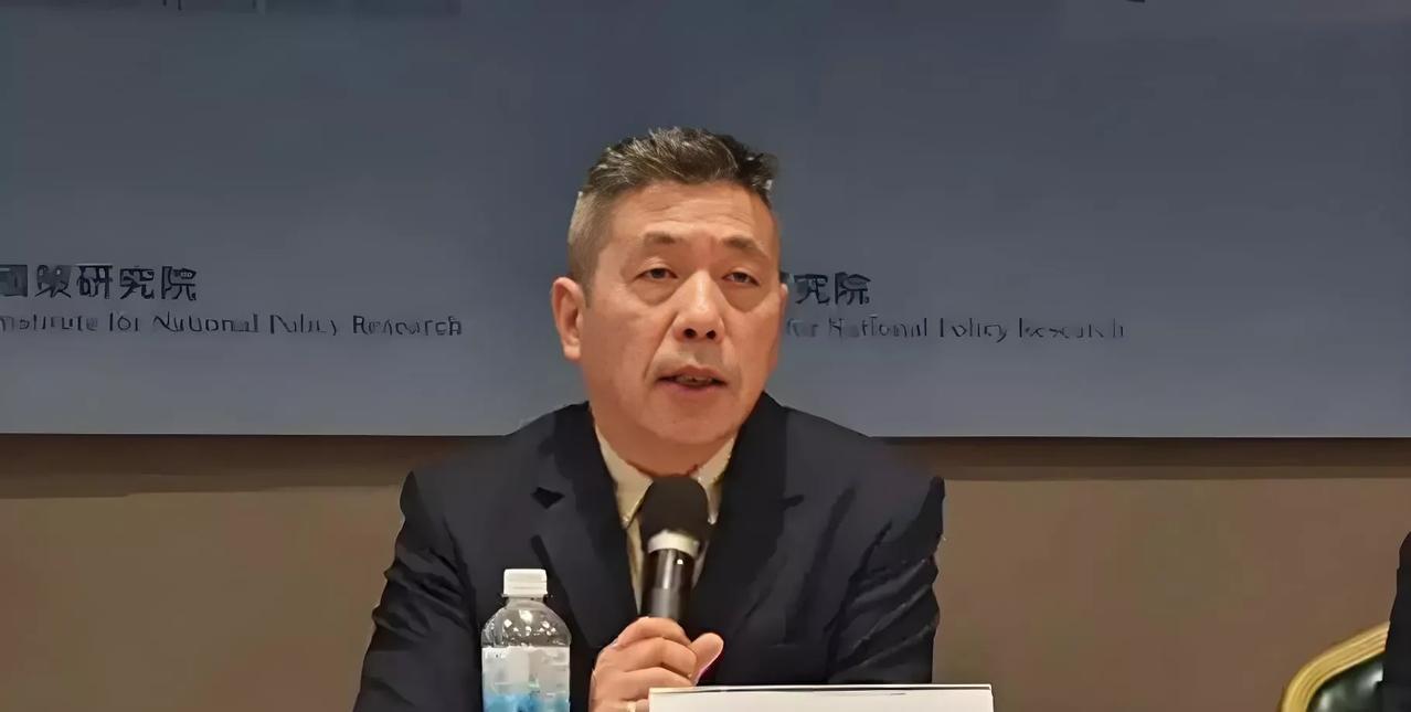 想不到深受大陆网民尊敬的、坚定的台岛统派人士黄智贤，却有一个深绿且顽固坚持台独的