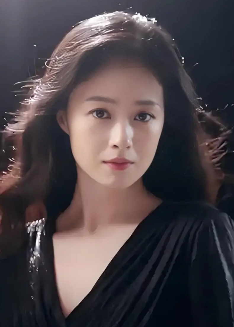 电视剧《四喜》，最叫人理解不了的不是沈明辉，而是蒋欣饰演的知夏一家连生个二胎都犹