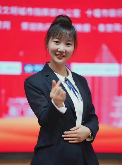 在中国，这5种家庭出身的毕业生最好就业：
1、父母在银行工作的
2、父母在铁路局
