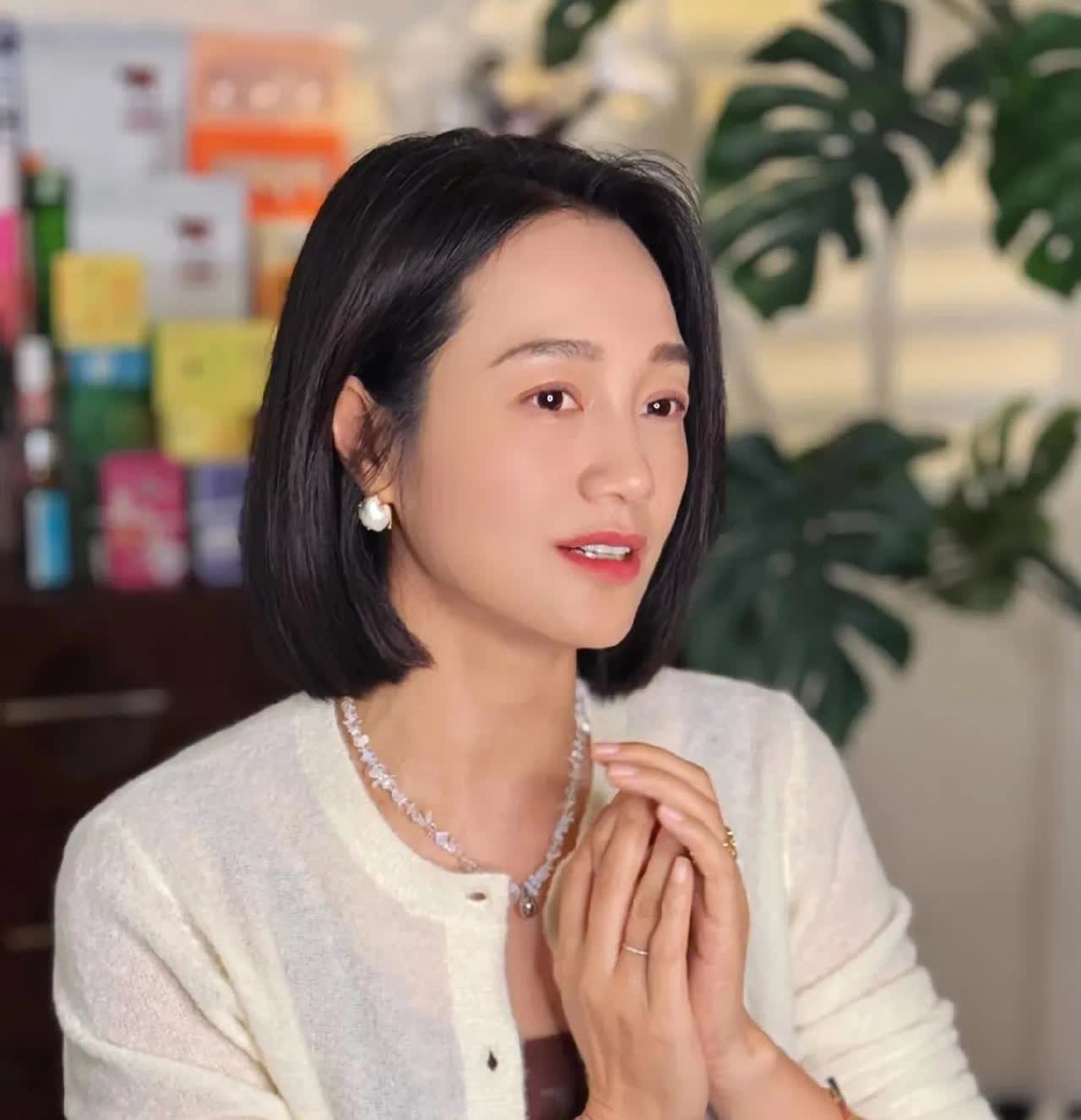 大家都别骂朱丹了，

其实她说的都是大实话，

越看越发现，她所有的迷惑