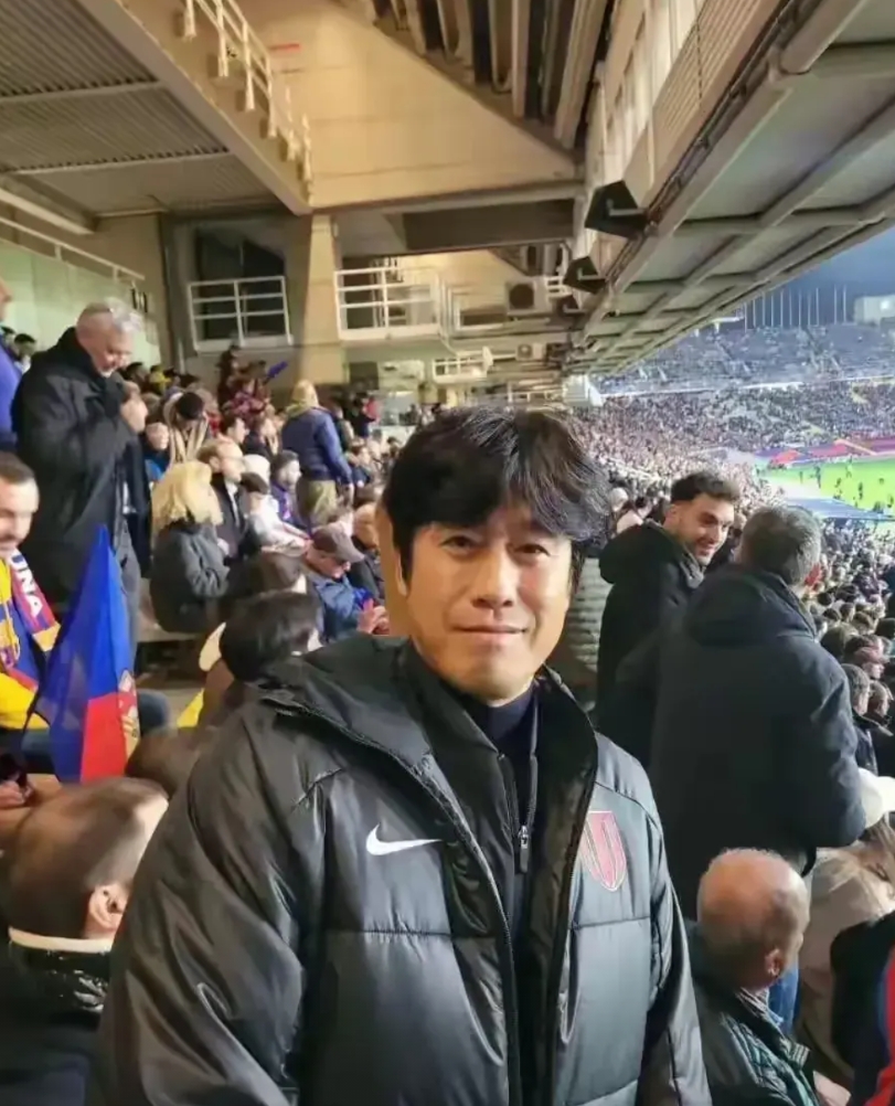 随着伊万即将下课，徐正源成为中国男足主教练的呼声最高，这一情况很值得研讨。
《足