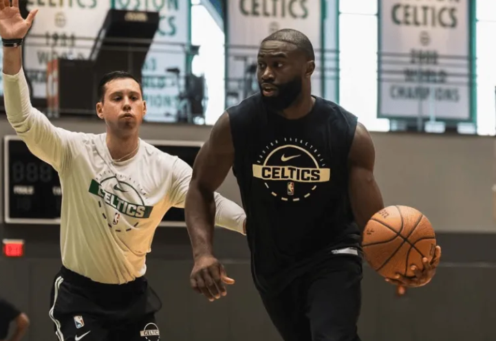 凯尔特人球星杰伦-布朗在接受采访时，谈到了关于NBA球员伤病的话题。
布朗：“现