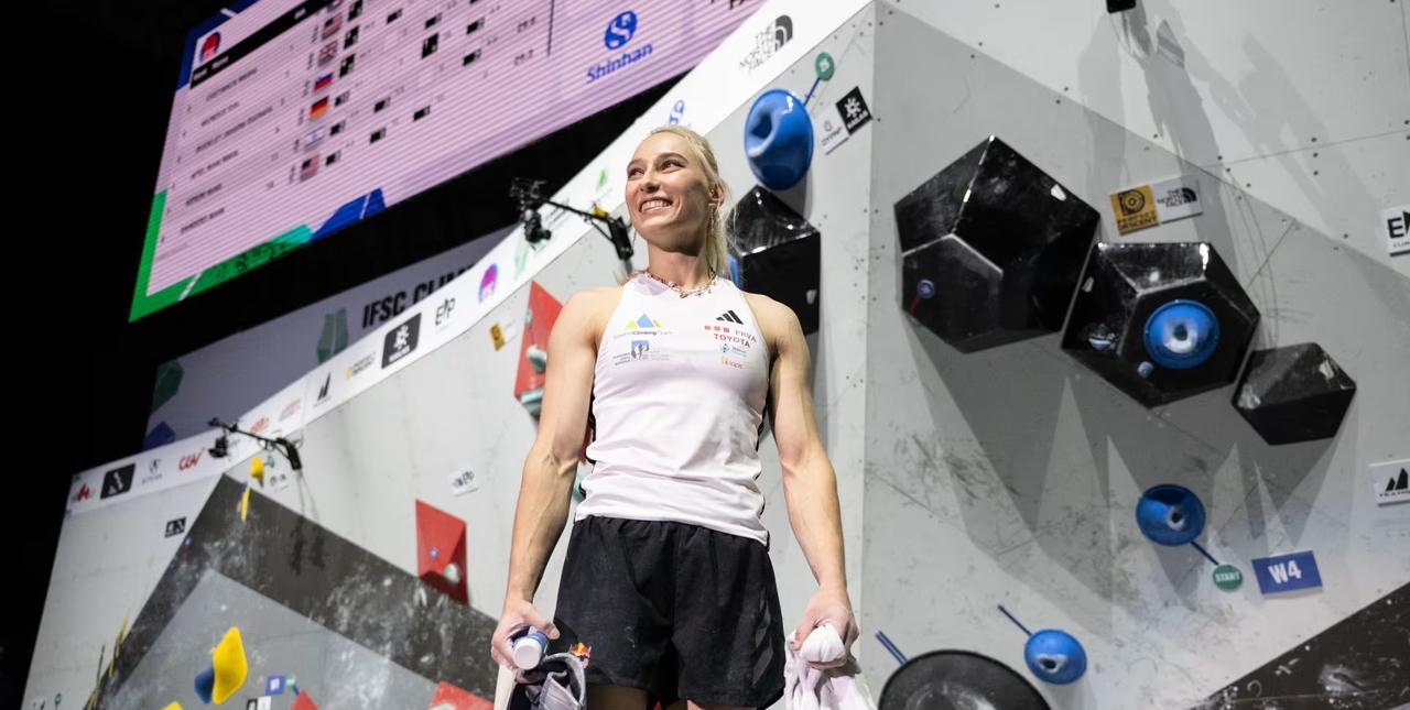 #攀岩#
2025年IFSC运动攀岩世锦赛女子攀石决赛中，斯洛文尼亚选手扬加·加