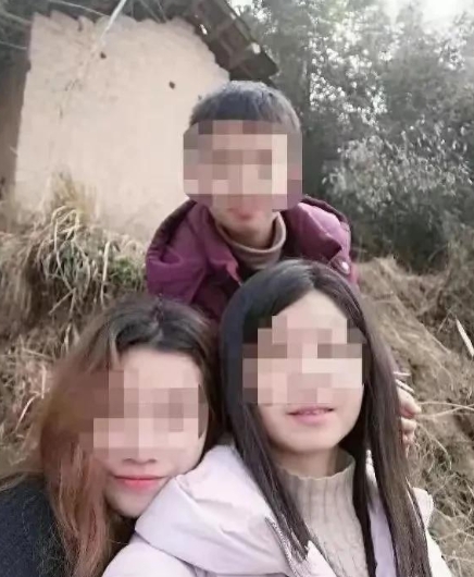 湖南娄底，男子持刀潜入女同学家中砍伤3人，事后警方既未对其处以行政处罚，也未对其