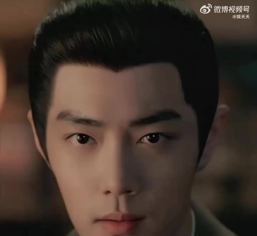 2. 家人们谁懂啊！别的明星亲自营业，肖战却是工作室在线陪聊担当～这波“代聊”操