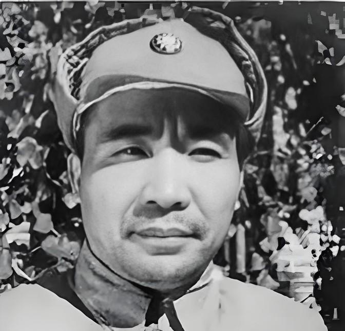1935年，国民党军长王耀武听说，手下俘获了红军的师长，兴高采烈的前去审问，然而