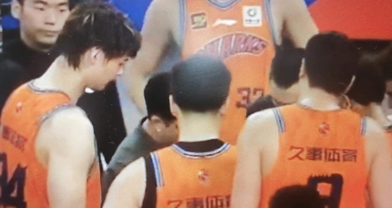 上海久事1.6秒绝杀广东东阳光，附加赛系列赛扳回一局
今晚CBA季后赛附加赛第一