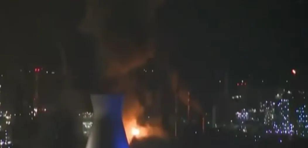 第12波打击开始！伊朗越打越猛，前几波还瞄着政府大楼来炸，现在回过味来了，开始炸