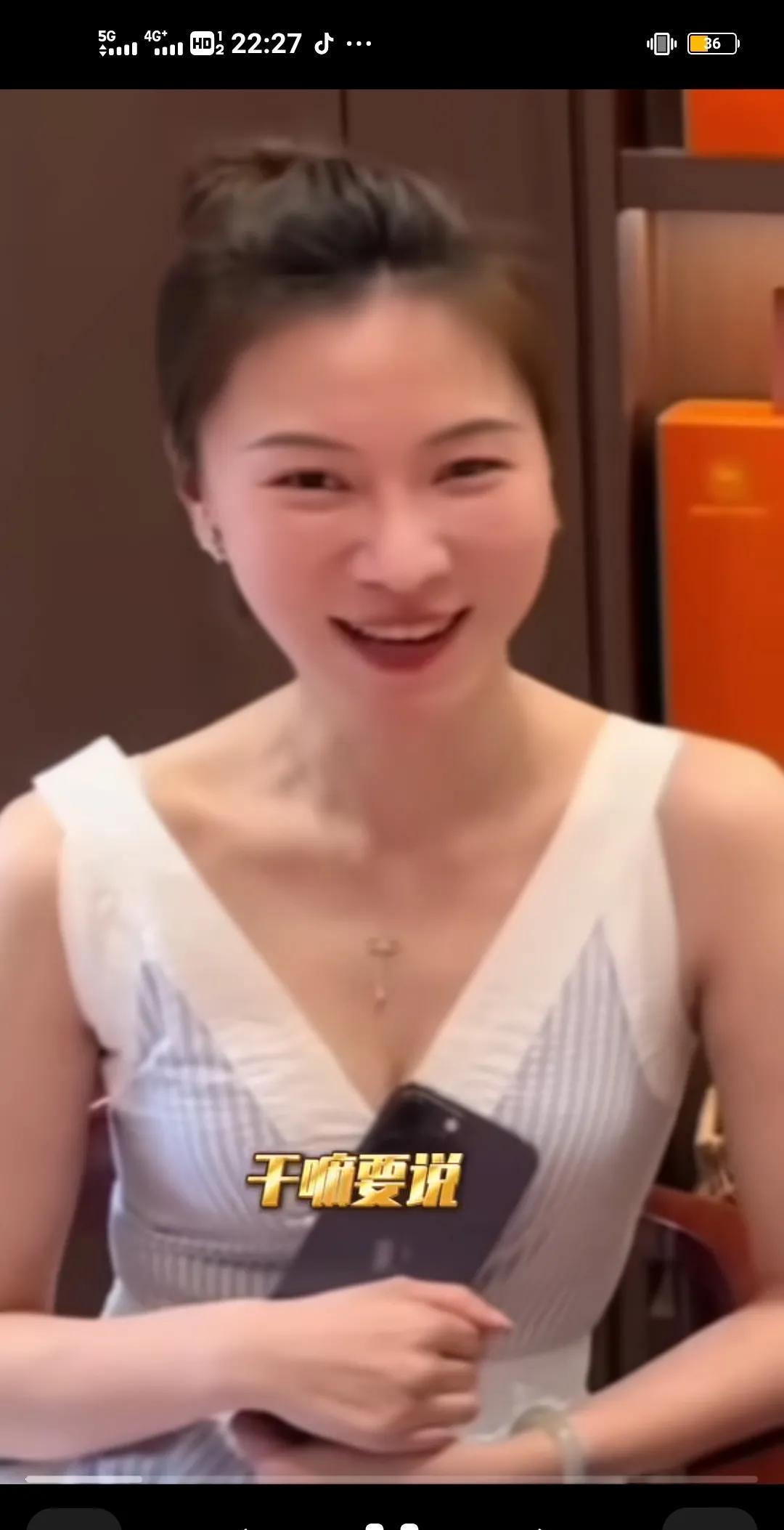 他是喜欢晓晓的，只是感觉自己岁数大了，大10多岁其实也不大
今天也喝酒了，其实真
