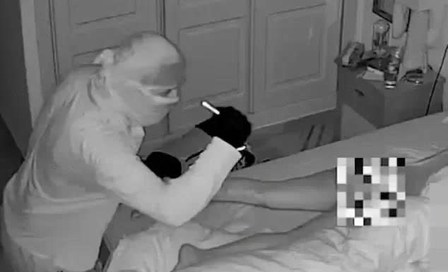 西班牙这事儿看得人后脖颈发凉！马尔贝拉一对夫妇深夜熟睡，女的没穿衣服，结果窃贼摸
