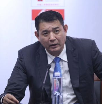 中国男篮名宿巩晓彬谈张子宇，他表示：“减重的话我觉得现在没有什么太大的必要，因为