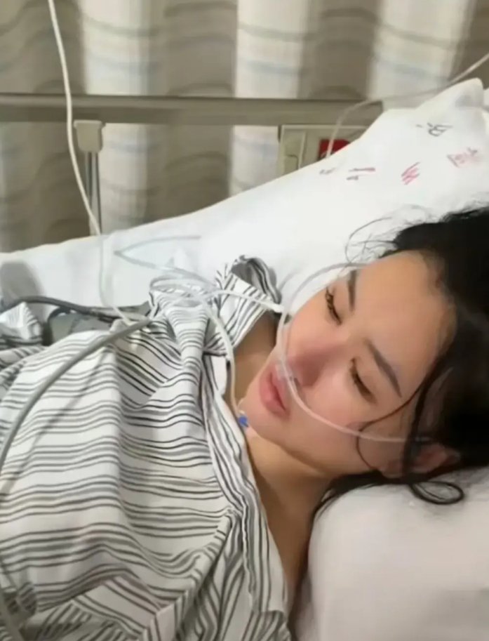 杭州被捅20多刀的女生活了下来，
事后她勇敢复盘了整个过程，
有一个细节，给所有
