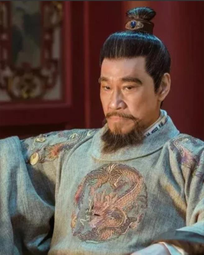 1402年，朱棣命人割下大臣的耳朵，并把烤熟的肉塞到他的嘴里，没想到，大臣毫无惧