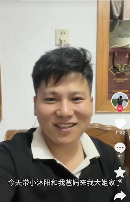 赵燕岭要跟宋莹订婚了，彩礼准备好了吗？



这消息一出，立刻在家人中掀起了波澜