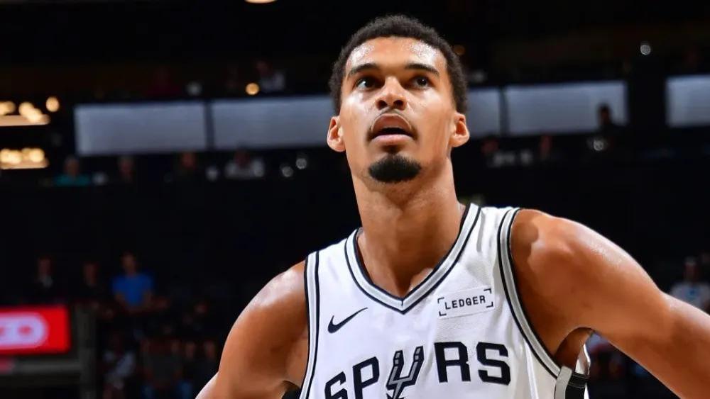 封神！文班亚马开季三战合砍100分！打破马刺46年队史纪录