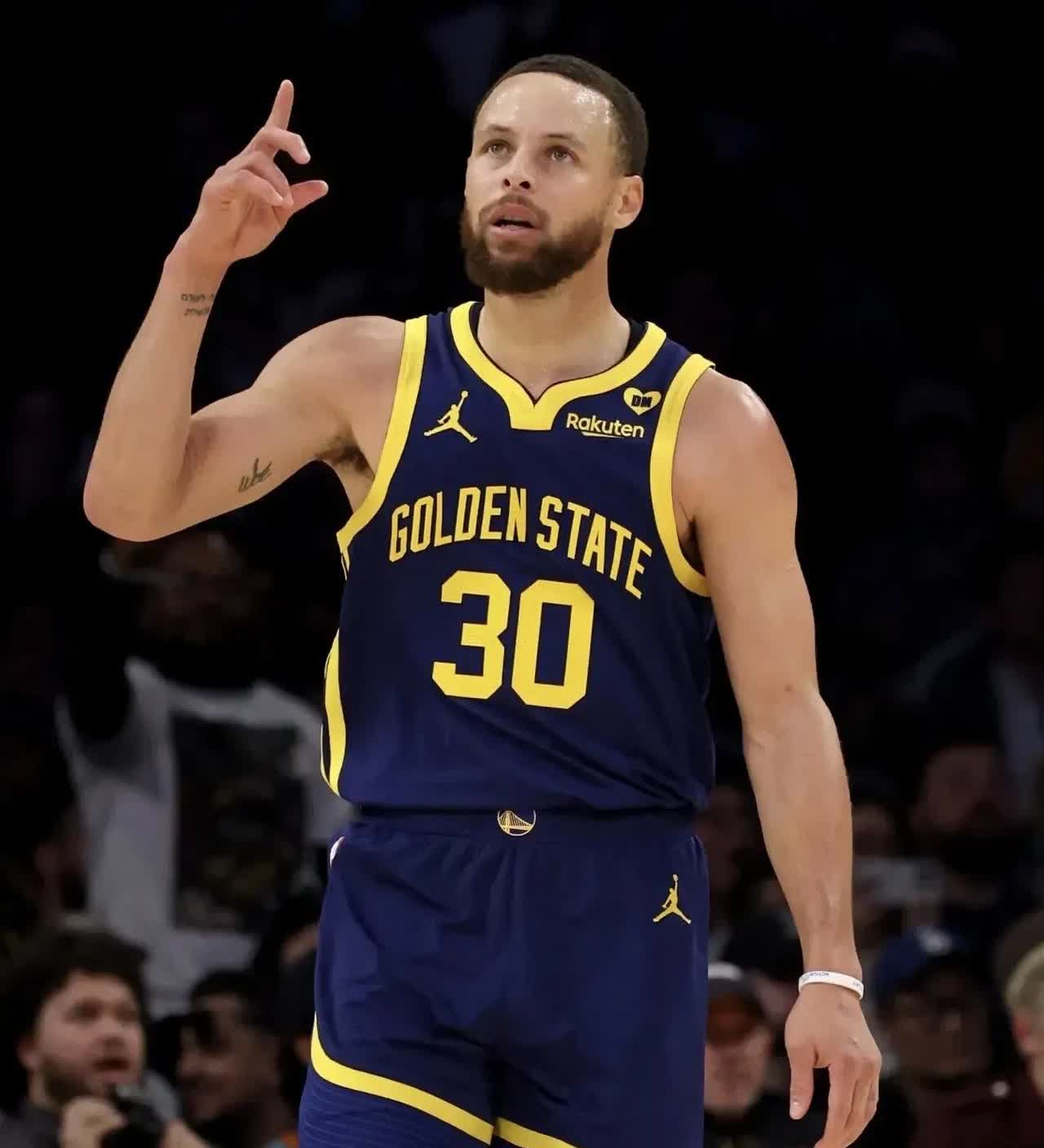 场均25+的180俱乐部有多难？NBA历史上仅有四人做到！

先来了解一下啥