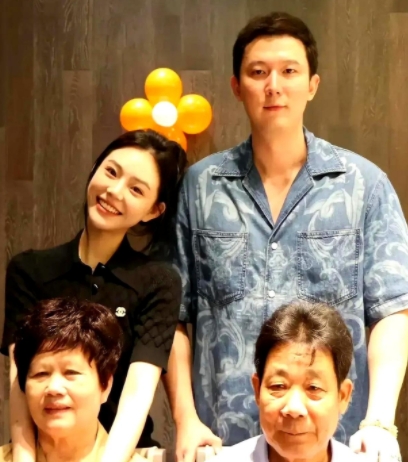 婚姻这东西，就像摆在橱窗里的奢侈品，外人看光鲜亮丽，里头滋味只有自己知道。最近，