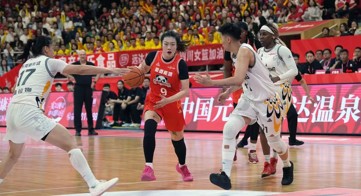 广东女篮半决赛60分狂胜辽宁女篮晋级决赛，决赛大概率再遇四川