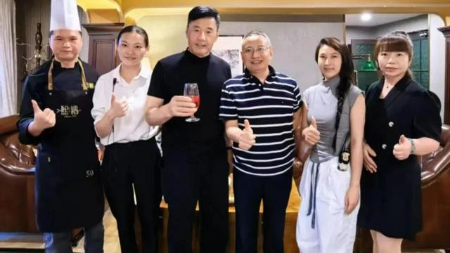 云南好啊，云南适合定居又适合旅游，前几天于荣光就去云南旅游了