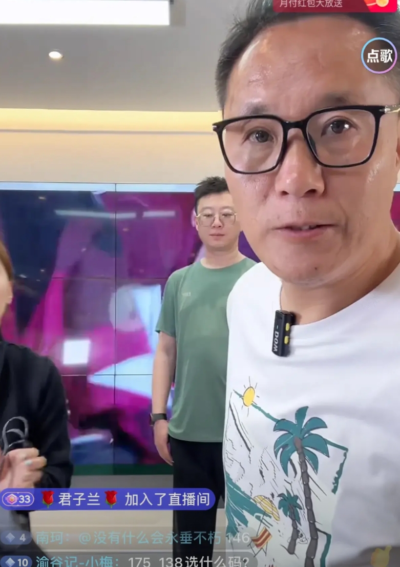 杜小华真不会带货，一心为了寻亲群体考虑。

杜小华辛辛苦苦寻子十几年，接了谢浩南