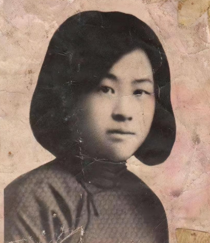 宁死不当叛国贼！1942年，她满身鲜血，被钢钩插进身体，一丝不挂地被悬挂在半空中