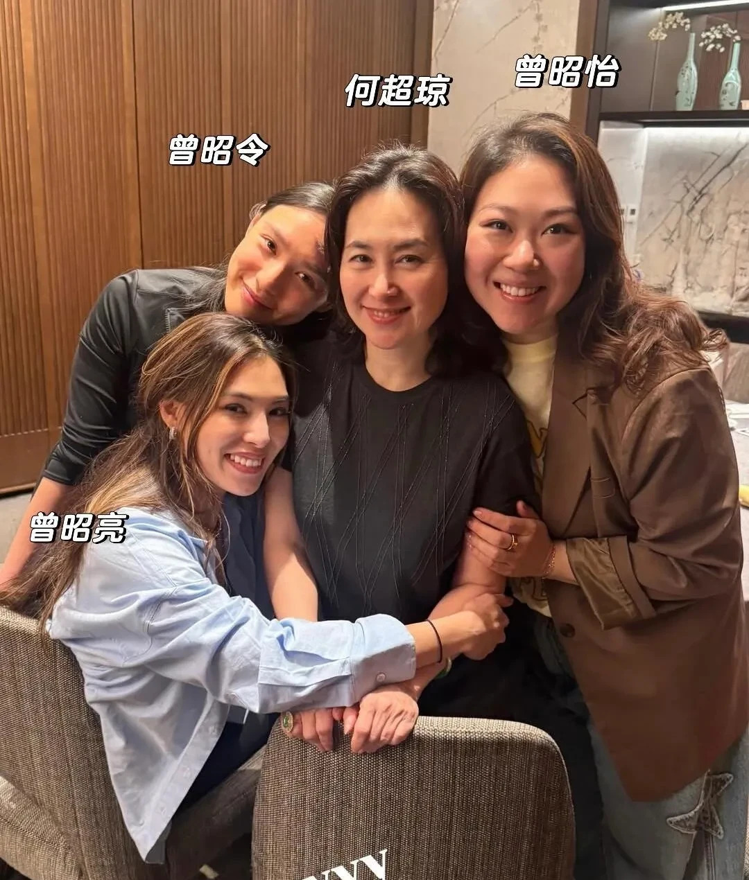 何超琼的三个干女儿











有没有搞错？赌王家族的爱恨情仇，竟然还