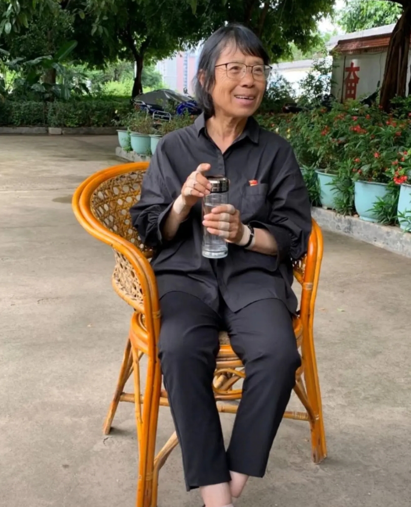 我有个大学同学就是华坪女高的
也是被张桂梅资助过的学生
我问她这个钱你最后还了没