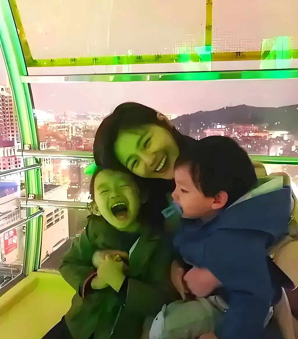 大S孩子搬出豪宅风波











大S一家子这些事真是让人心烦！孩子搬