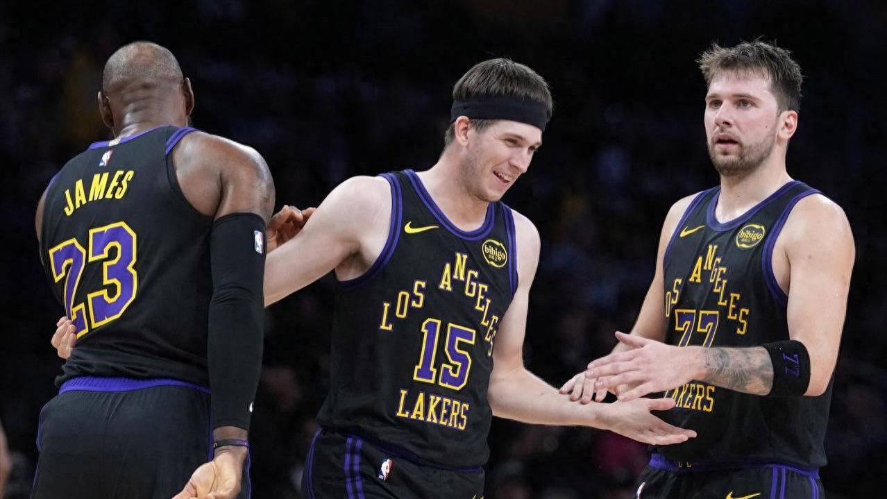 东契奇打出生涯最佳开局，老詹首秀成功转型，队友纷纷表态