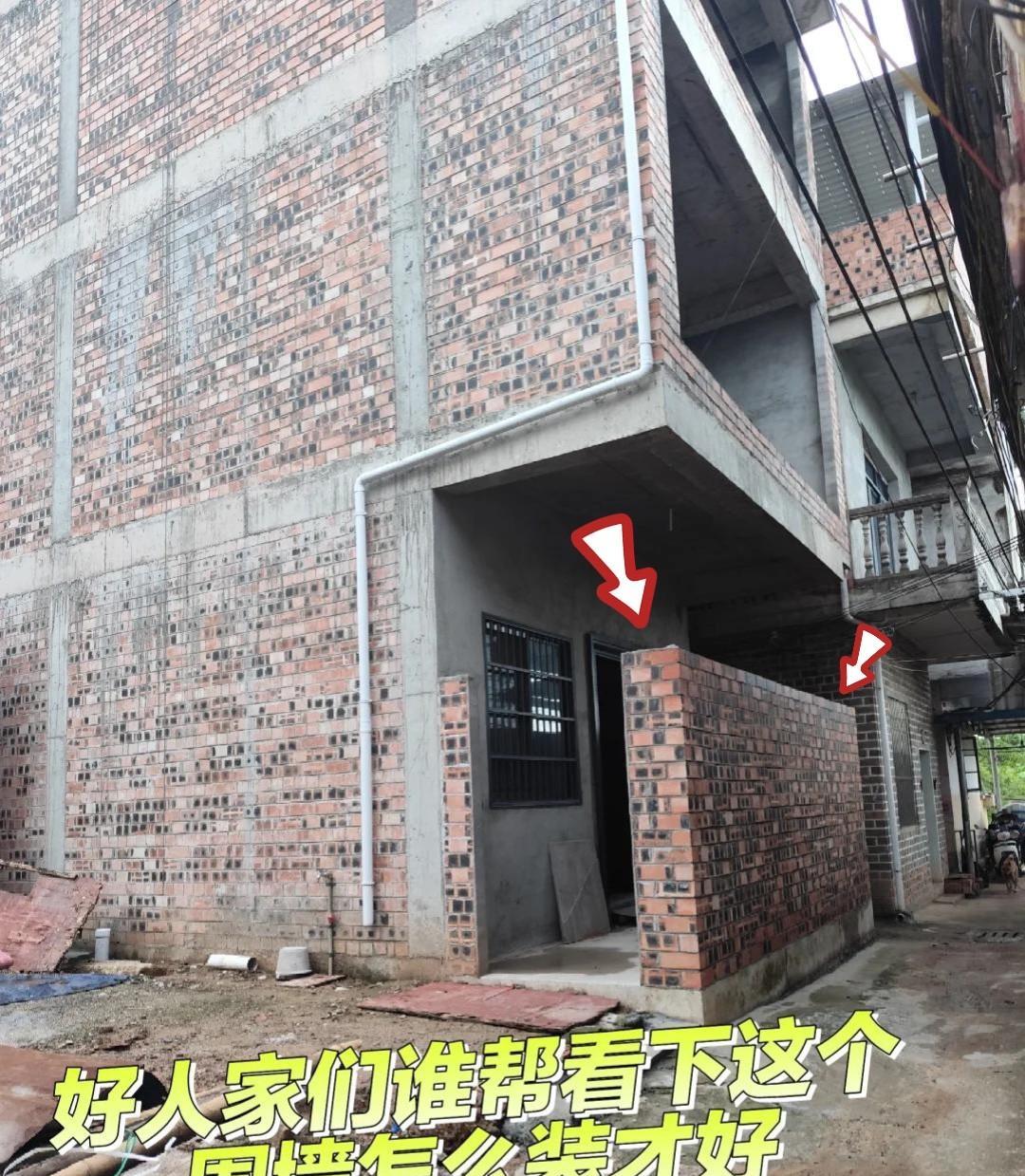 回乡建房，最怕老人瞎掺和[发怒][发怒]
明明巷子很窄，采光不好，
却非要在家门